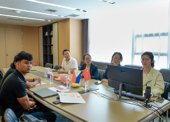 Philippine client visits GNEE to purchase API 5CT R95 oil casing.